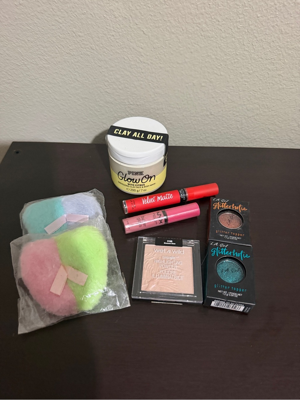 Beauty bundle eye glitter, lip, highlight, face mask